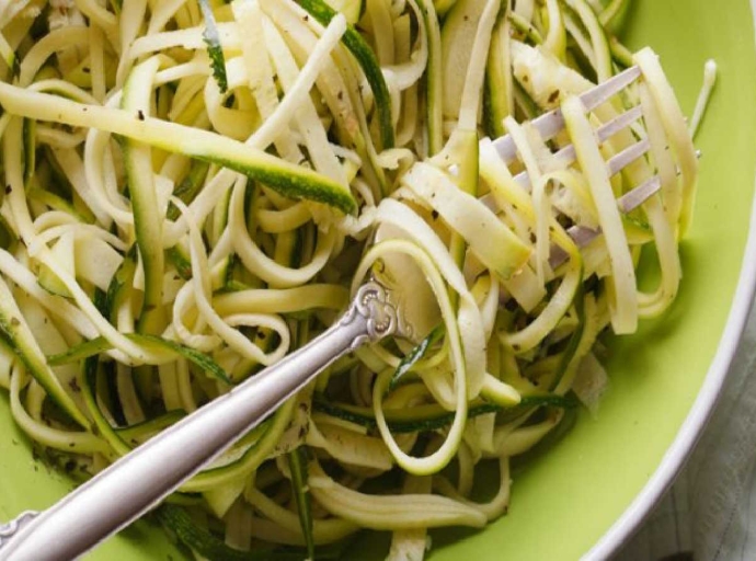   Receita de Macarrão vegetal - O "sabor das cascas" de frutas e verduras